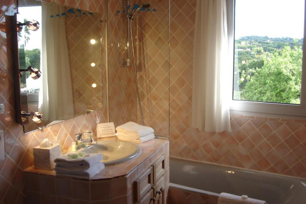 Hotel La Romarine Ramatuelle Bilik gambar